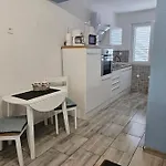 Dubravka شقة مالي لوشينغْ